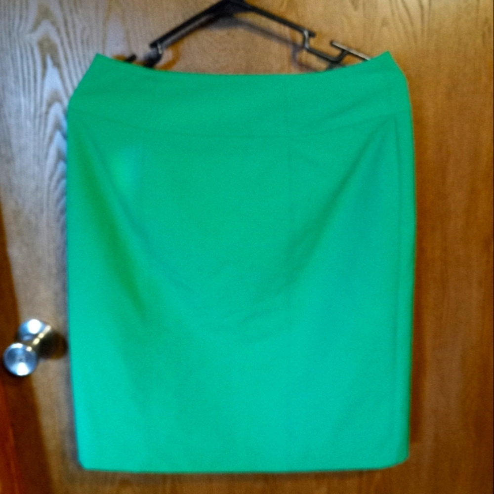 Worthington Green cute Skirt  !!